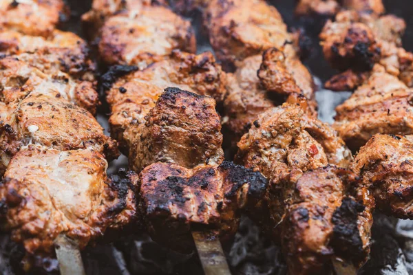 Viande Sur Brochettes Shashlik Mariné Préparant Sur Barbecue Charbon Bois — Photo