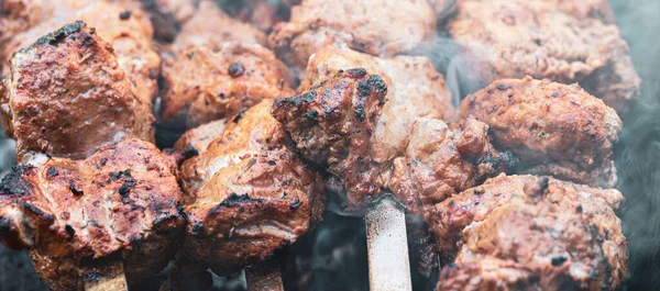 Viande Sur Brochettes Shashlik Mariné Préparant Sur Barbecue Charbon Bois — Photo