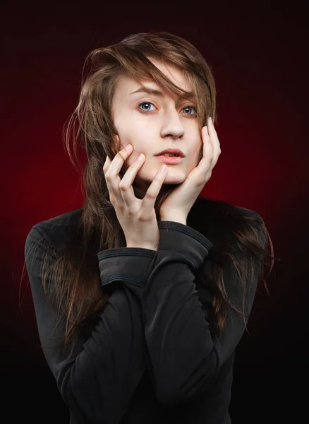 Tiener Meisje Portret Met Handen Buurt Van Het Gezicht Mode — Stockfoto