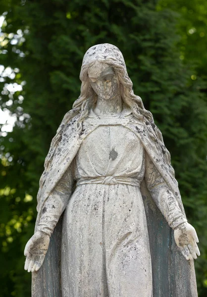 乌克兰利沃夫国家纪念博物馆Lychakiv公墓 Lychakivskyj公墓坟墓上的老雕像 — 图库照片