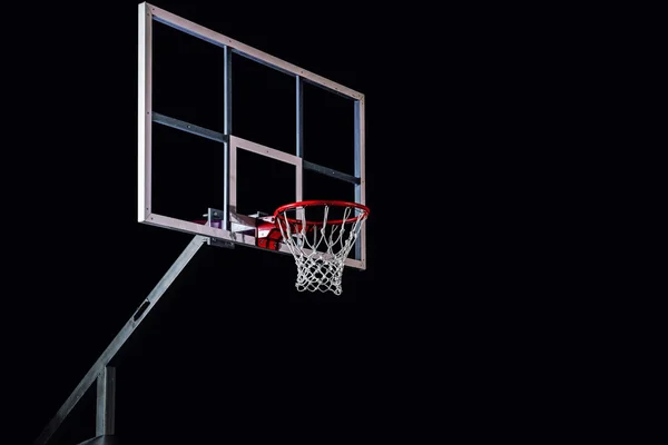 黒アリーナ背景にバスケット ボール houp — ストック写真