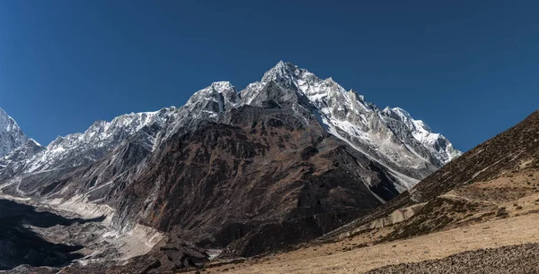 Vit snö berg peak — Stockfoto