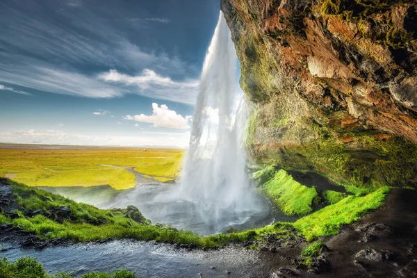 Coucher de soleil magnifique et spectaculaire dans les cascades de Seljalandsfoss, Islande . Images De Stock Libres De Droits