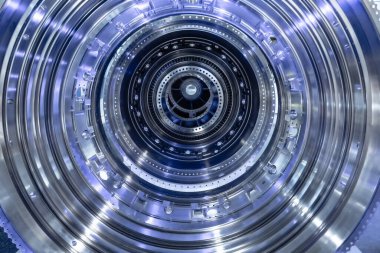 Türbin motoru. Havacılık Teknolojileri. Bakım sırasında uçak jet motoru detayı. Mavi tonlu.
