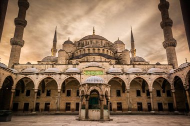 Sultanahmet Camii İstanbul'daki Sultanahmet Camii, Türkiye, gün batımında Sultan Camii'nin dış görünümü