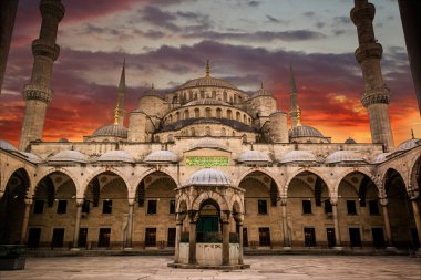 Sultanahmet Camii İstanbul'daki Sultanahmet Camii, Türkiye, gün batımında Sultan Camii'nin dış görünümü