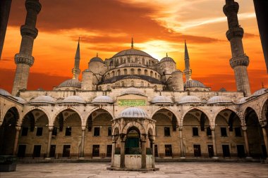Sultanahmet Camii İstanbul'daki Sultanahmet Camii, Türkiye, gün batımında Sultan Camii'nin dış görünümü