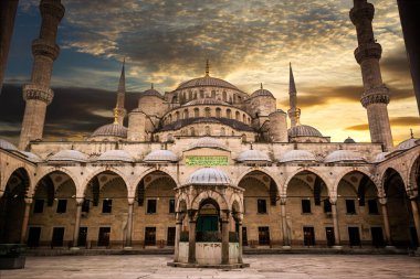 Sultanahmet Camii İstanbul'daki Sultanahmet Camii, Türkiye, gün batımında Sultan Camii'nin dış görünümü