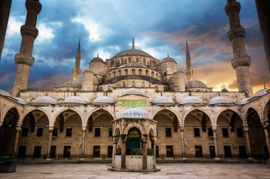 Sultanahmet Camii İstanbul'daki Sultanahmet Camii, Türkiye, gün batımında Sultan Camii'nin dış görünümü