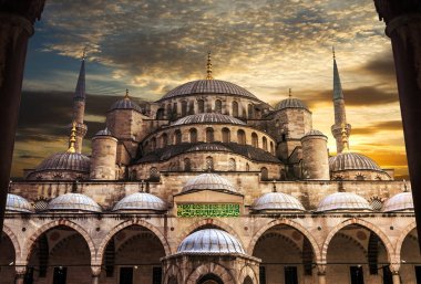 Sultanahmet Camii İstanbul'daki Sultanahmet Camii, Türkiye, gün batımında Sultan Camii'nin dış görünümü