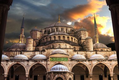 Sultanahmet Camii İstanbul'daki Sultanahmet Camii, Türkiye, gün batımında Sultan Camii'nin dış görünümü