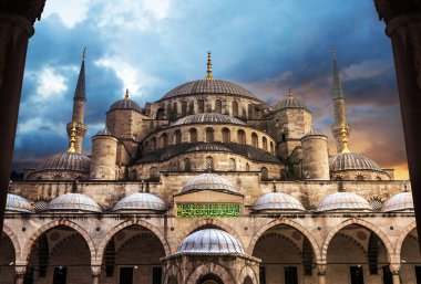 Sultanahmet Camii İstanbul'daki Sultanahmet Camii, Türkiye, gün batımında Sultan Camii'nin dış görünümü
