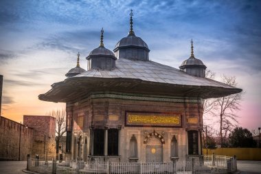 III. Ahmed Çeşmesi. Çeşme 1728 inşa edilmiştir. Ayasofya ve Topkapı Sarayı giriş, Istanbul / Türkiye. 