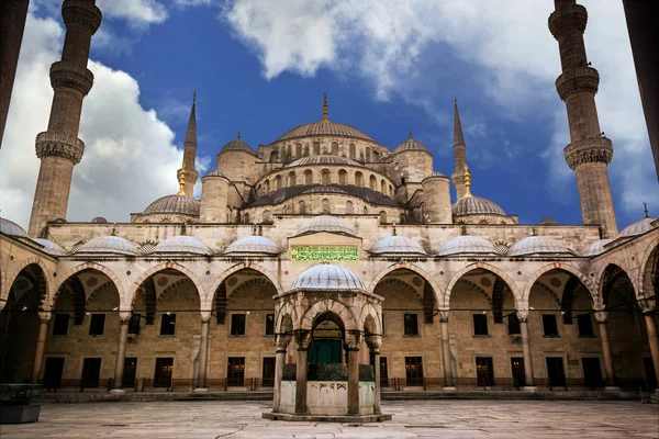 이스탄불 터키의 모스크 술탄아흐메트 하늘의 아메드 모스크 — 스톡 사진