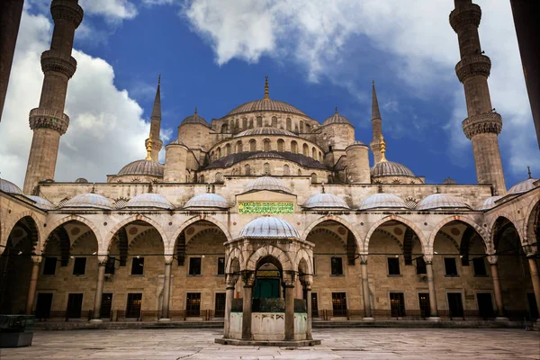 Mezquita Azul Sultanahmet Estambul Turquía Mezquita Sultan Ahmed Cielo Azul Imágenes de stock libres de derechos