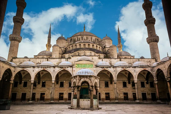 Mezquita Azul Sultanahmet Estambul Turquía Mezquita Sultan Ahmed Cielo Azul Fotos de stock