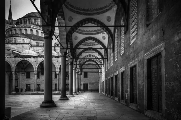 Mezquita Sultanahmet Vista Del Callejón Mezquita Azul Desde Interior Estambul Imágenes de stock libres de derechos