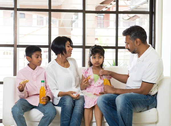 Lycklig indiska familj — Stockfoto