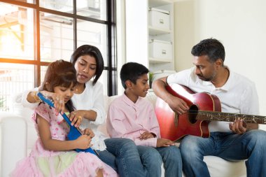 Hint aile gitar evde