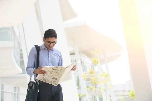 Business man reading newspaper — Stock Photo, Image