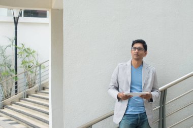 Hint tablet kullanarak erkek 