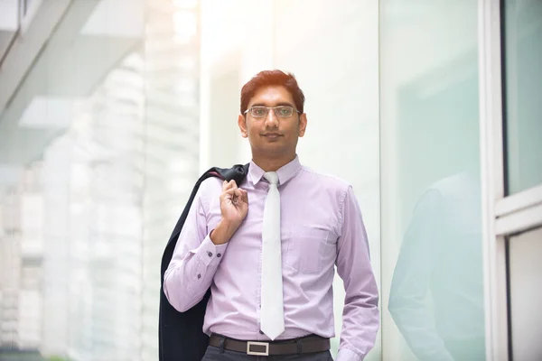 Indio hombre de negocios al aire libre — Foto de Stock