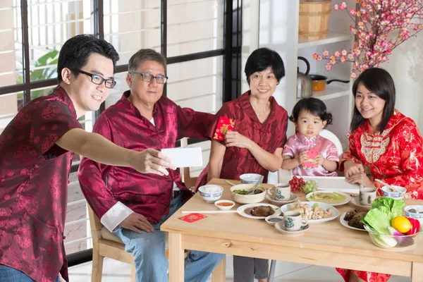 Nouvel An chinois dîner de réunion — Photo