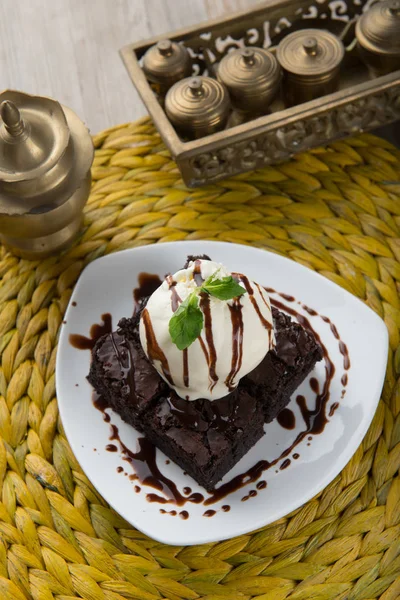 Brownie de chocolate y helado —  Fotos de Stock