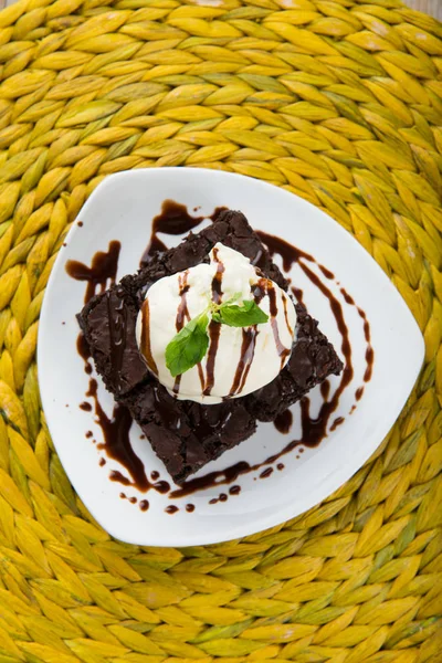 Chocolate brownie and ice cream — Stock Photo, Image