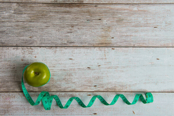 яблоко с рулеткой 