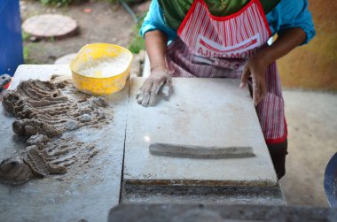Gelir, Malezya geleneksel bir yemek yapma süreci