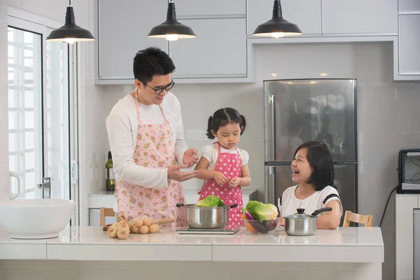 Asian family cooking — Stock Photo, Image