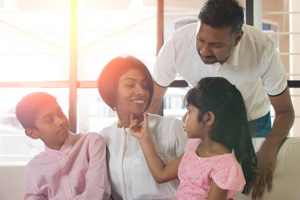 Indian family posing — Stock Photo, Image