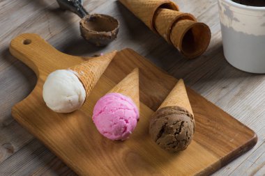 çeşitli dondurmalar