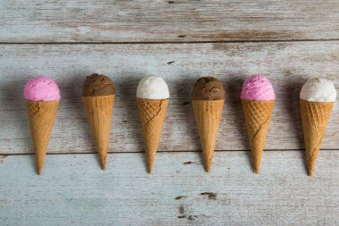 çeşitli dondurmalar