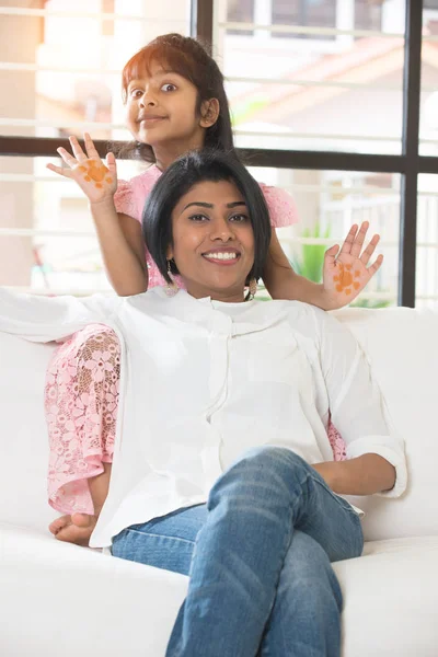 Bindung zwischen Mutter und Tochter — Stockfoto