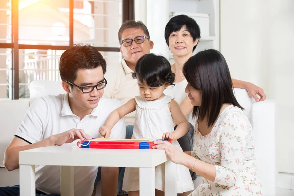 Multi generatie Aziatische familie — Stockfoto