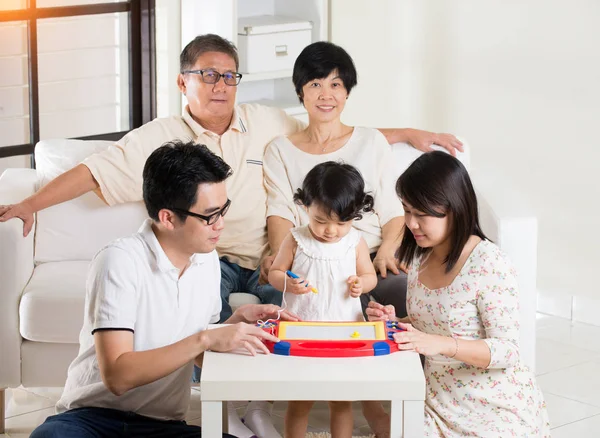 Multi generace asijské rodiny — Stock fotografie