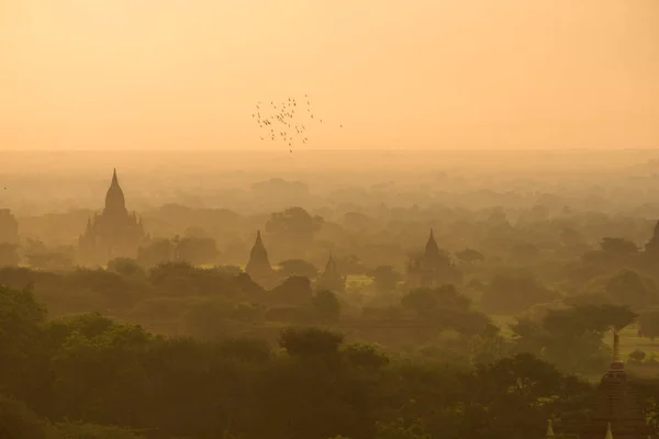 Amanecer escénico por encima de Bagan — Foto de Stock
