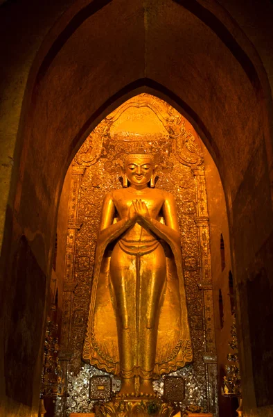 Wnętrze świątyni Ananda w mieście Bagan — Zdjęcie stockowe