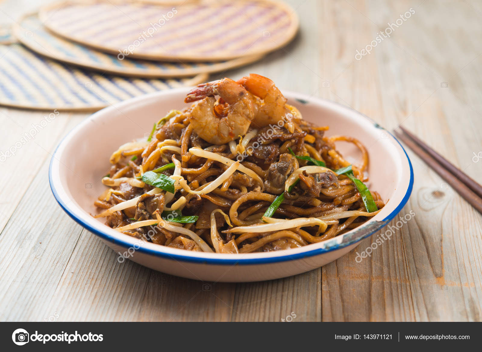Fried Penang Char Kuey Teow Stock Photo by ©yuliang11 143971121