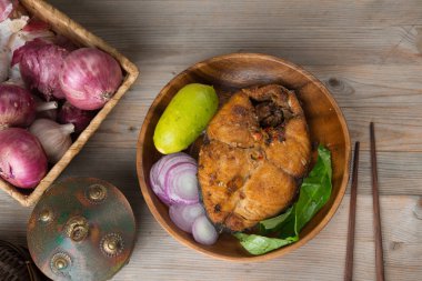  Kızarmış threadfin balık