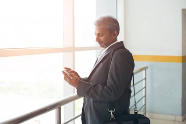 Havaalanında Hintli işadamı