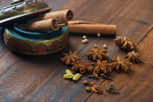 Asiatische aromatische Gewürze — Stockfoto