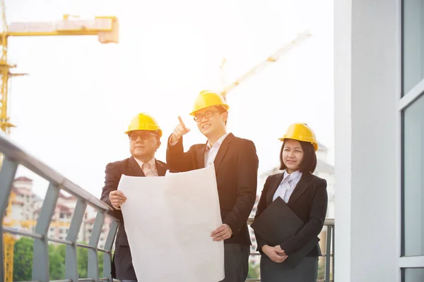 Tým inženýrů na stavbu — Stock fotografie