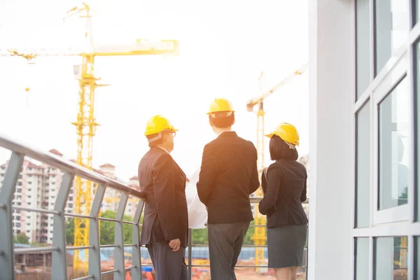 Team of engineers at the construction — Stock Photo, Image