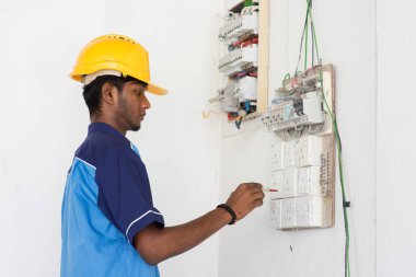  Elektrikçi geçiş panosu ile çalışma