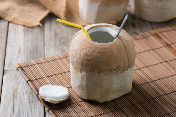 Bebida fresca de coco — Foto de Stock