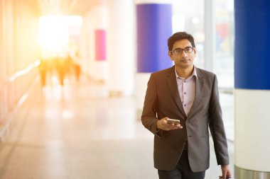 Havaalanında genç adam 