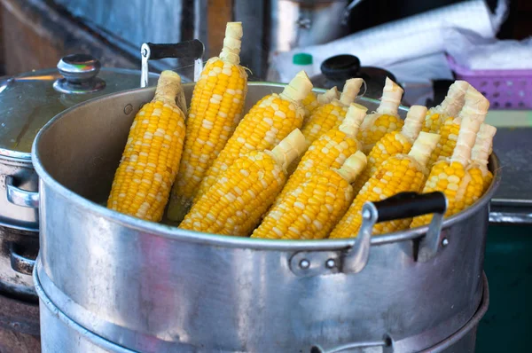 Fresh steamed corn — Stock Photo, Image